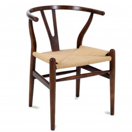 Réplique de la chaise Wishbone CH24 en bois de noyer foncé par le designer Hans J.Wegner